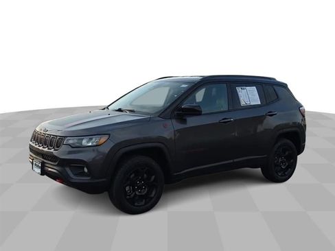 Used 2023 Jeep Compass Trailhawk image 4