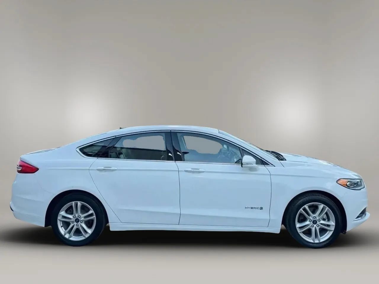Used 2018 Ford Fusion SE w/ Equipment Group 602A FWD image 5