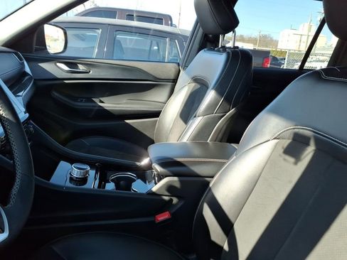 Used 2023 Jeep Grand Cherokee Altitude image 6