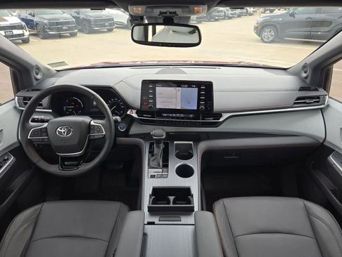 Used 2022 Toyota Sienna XSE w/ XSE Plus Package FWD image 14