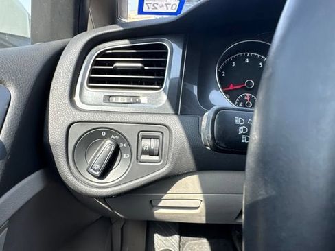 Used 2018 Volkswagen Golf SE FWD image 16