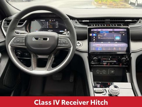 Used 2025 Jeep Grand Cherokee L Limited w/ Black Appearance Package AWD/4WD image 17