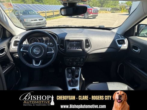 Used 2018 Jeep Compass Latitude w/ Popular Equipment Group AWD/4WD image 3
