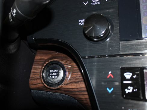 Used 2014 Toyota Avalon XLE FWD image 16