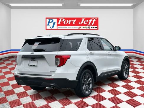 Used 2021 Ford Explorer XLT w/ Equipment Group 202A image 5