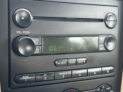 Used 2005 Ford Mustang GT Premium image 25