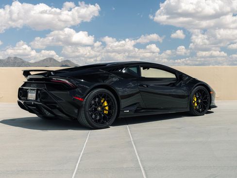 Used 2024 Lamborghini Huracan Tecnica image 4