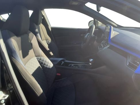 Used 2020 Toyota C-HR XLE image 16