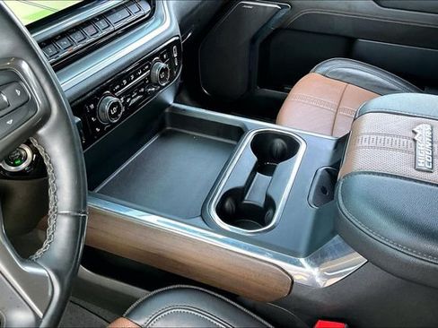 Used 2024 Chevrolet Silverado 2500 High Country w/ High Country Premium Package AWD/4WD image 19
