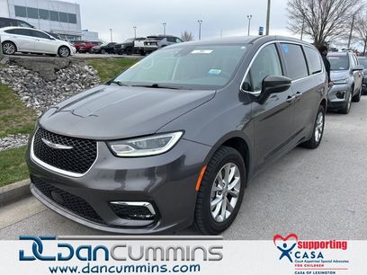 Used 2023 Chrysler Pacifica Touring-L