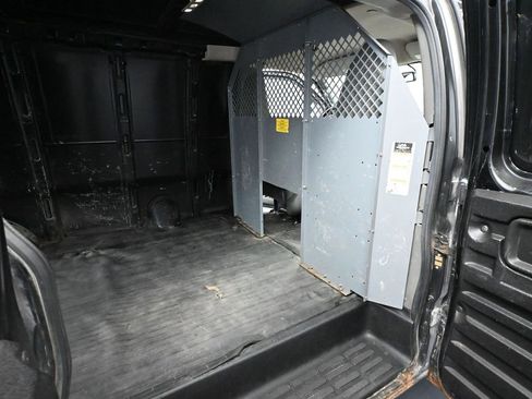 Used 2018 GMC Savana 2500 image 36