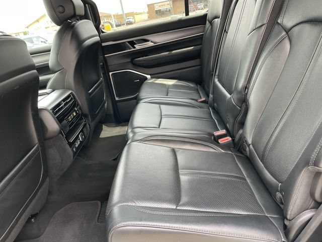Used 2025 Jeep Wagoneer 4WD image 22