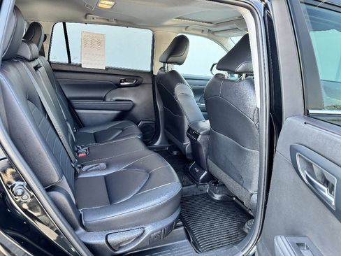 Used 2023 Toyota Highlander XLE image 13