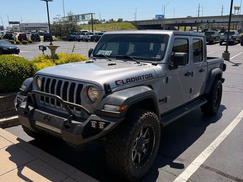 Used 2020 Jeep Gladiator Sport w/ Quick Order Package 24S AWD/4WD image 2