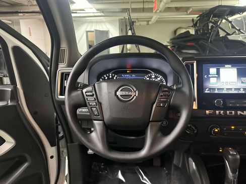 Used 2025 Nissan Frontier SV image 13