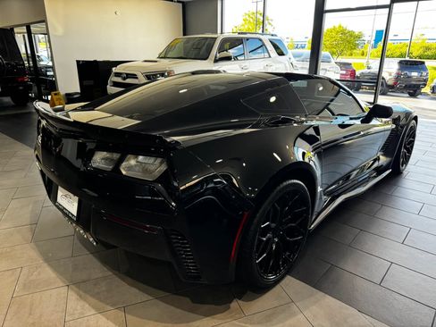 Used 2015 Chevrolet Corvette Z06 w/ 3LZ Preferred Equipment Group RWD image 5