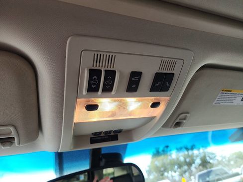 Used 2009 Cadillac Escalade Platinum image 23