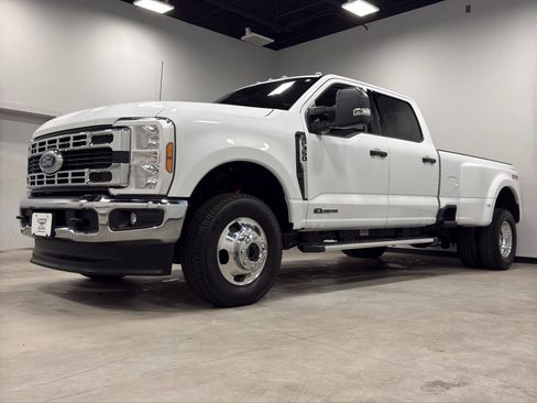 Used 2025 Ford F350 XLT image 4