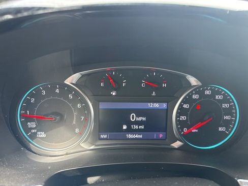 Used 2023 Chevrolet Traverse LT image 11