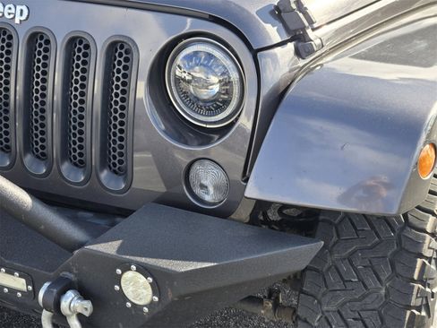 Used 2014 Jeep Wrangler Unlimited Sahara w/ Connectivity Group image 9