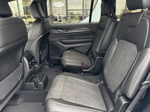 New 2025 Jeep Grand Cherokee L Altitude image 18