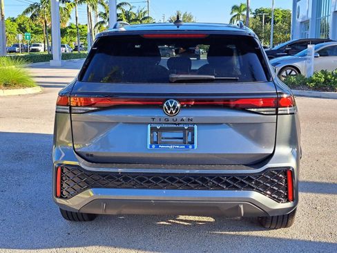 New 2026 Volkswagen Tiguan SE R-Line FWD image 4