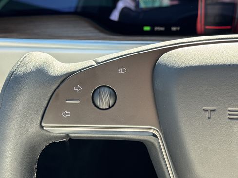 Used 2022 Tesla Model S image 25