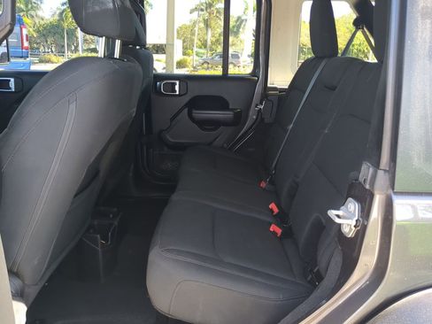 Used 2018 Jeep Wrangler Unlimited Sport S image 14