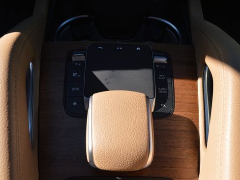 Certified 2024 Mercedes-Benz GLE 450 4MATIC image 31