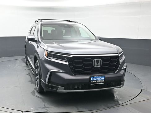 Certified 2023 Honda Pilot Touring image 11