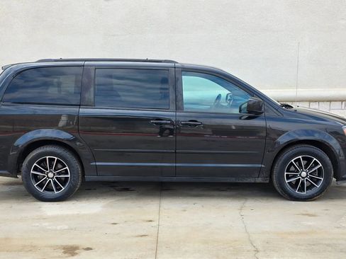 Used 2016 Dodge Grand Caravan R/T image 2