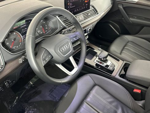 Used 2023 Audi Q5 2.0T Premium w/ Convenience Package image 9