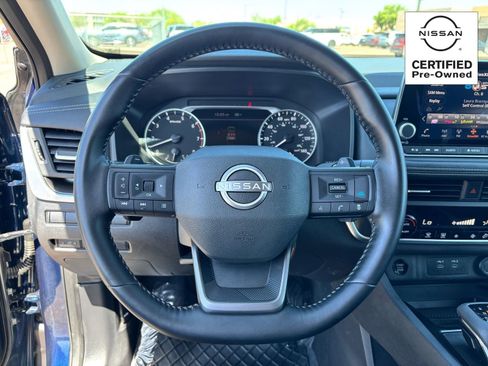 Certified 2025 Nissan Rogue SV FWD image 18