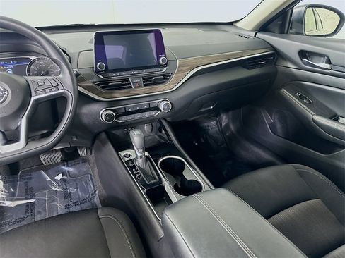 Used 2024 Nissan Altima 2.5 SV image 15