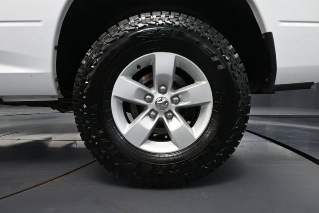 Used 2017 RAM 1500 Classic SLT AWD/4WD image 9