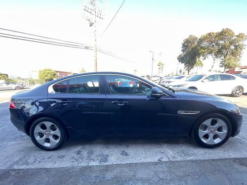 Used 2017 Jaguar XE image 4