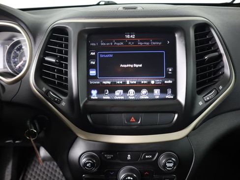 Used 2014 Jeep Cherokee Latitude w/ Cold Weather Group AWD/4WD image 40