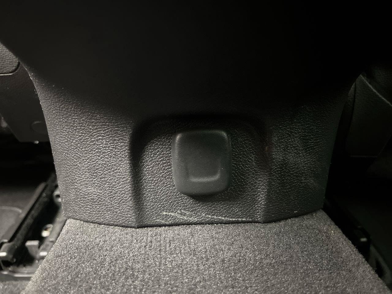 Used 2015 Chevrolet Impala LT w/ Convenience Package FWD image 11