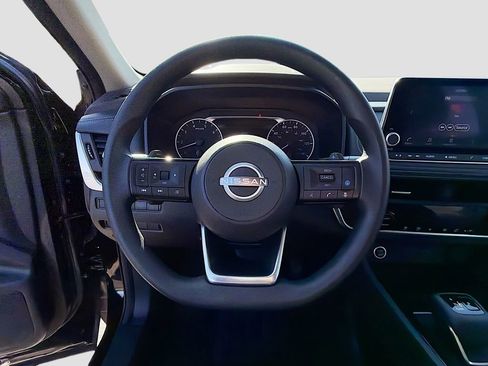 Used 2023 Nissan Rogue SV image 39