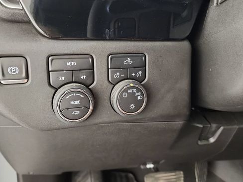Used 2024 Chevrolet Silverado 1500 LT AWD/4WD image 21