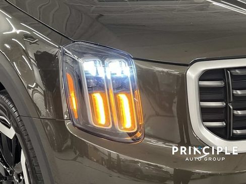 Used 2025 Kia Telluride S FWD image 9