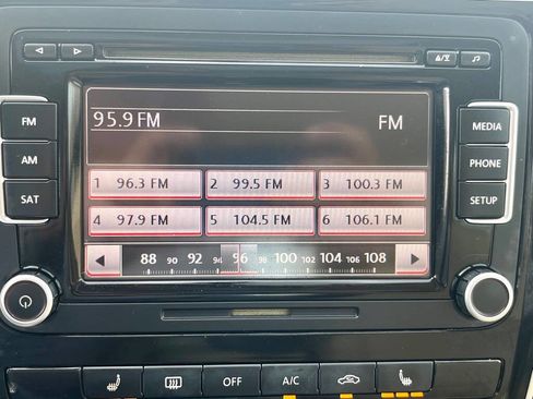 Used 2013 Volkswagen Passat TDI SE image 16