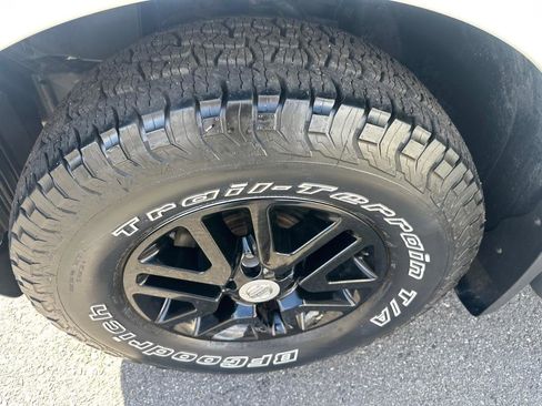 Used 2014 Nissan Frontier SV w/ SV Value Truck Package image 40