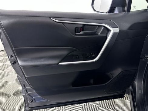 Used 2021 Toyota RAV4 LE AWD/4WD image 23