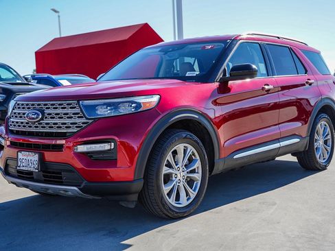 Used 2023 Ford Explorer Limited image 3