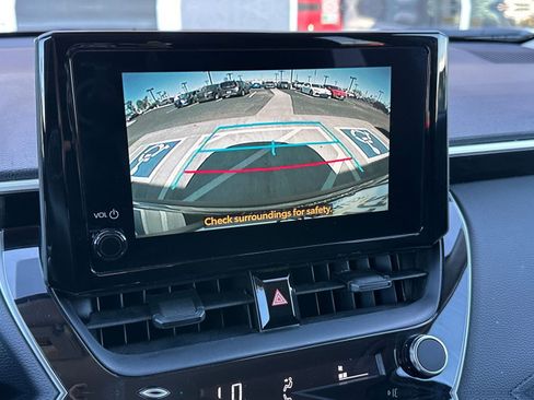 Used 2025 Toyota Corolla Cross LE image 17