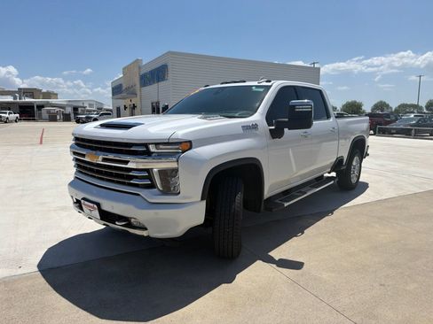 Used 2023 Chevrolet Silverado 2500 High Country w/ Z71 Off-Road Package AWD/4WD image 3