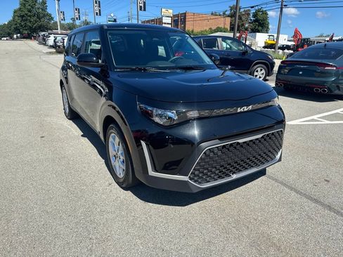 Certified 2025 Kia Soul S FWD image 1