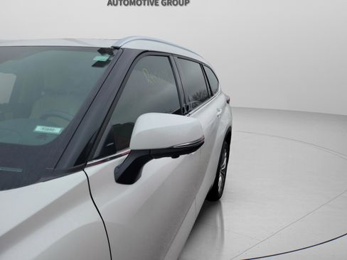 Used 2024 Toyota Highlander Platinum image 20