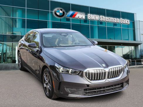 New 2026 BMW 530i w/ Convenience Package image 3
